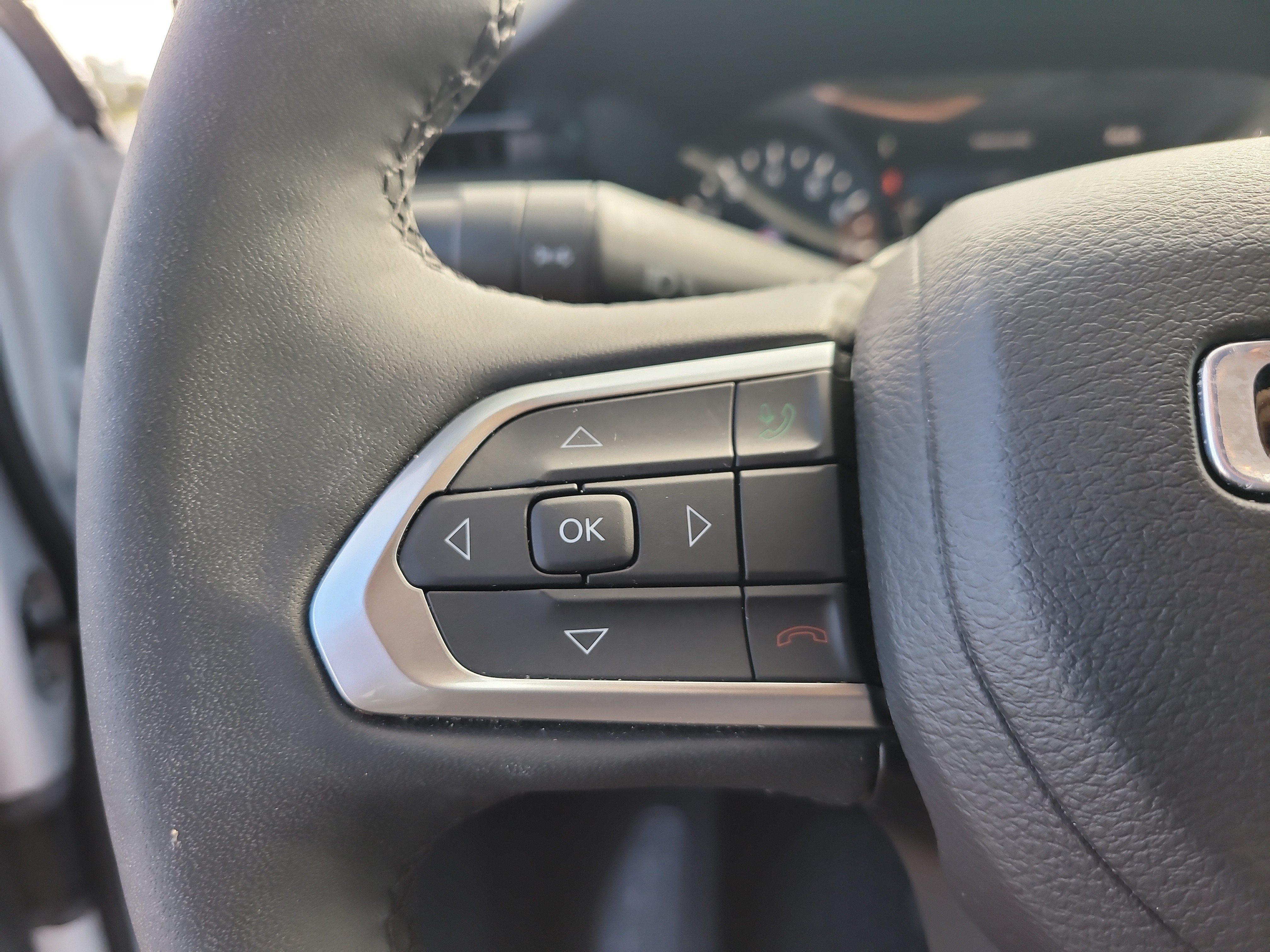 Used 2024 Jeep Compass Latitude w/ Convenience Group AWD/4WD image 27