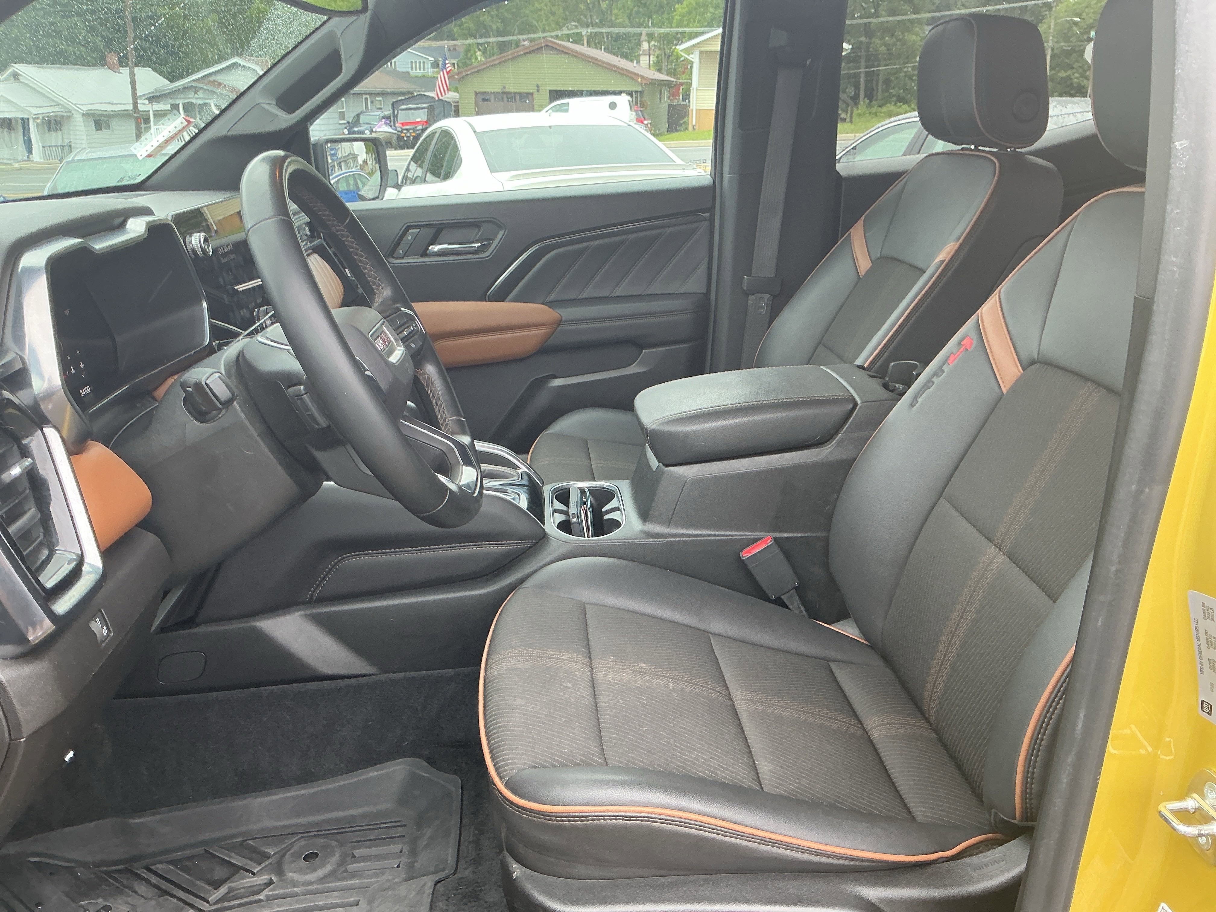 Used 2023 GMC Canyon AT4 w/ Technology Package image 12