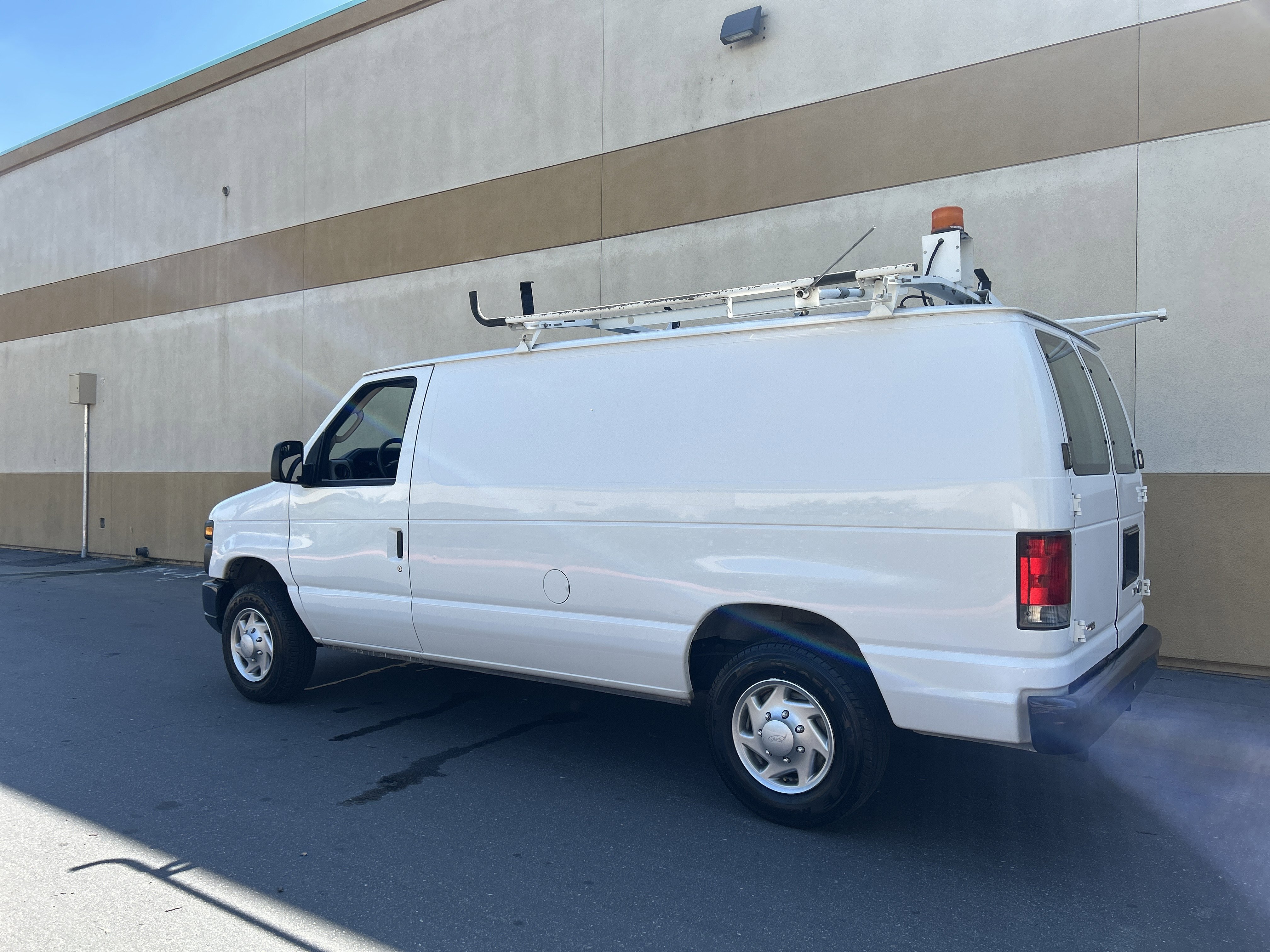 Used 2014 Ford E-150 and Econoline 150 w/ Power Group RWD image 3