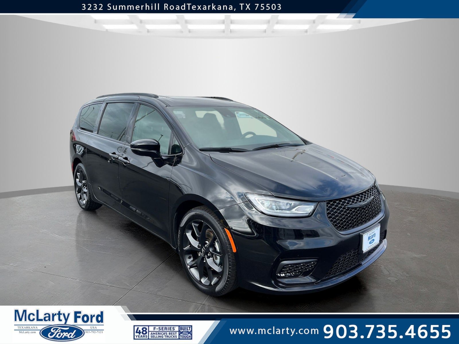 Used 2025 Chrysler Pacifica Limited image 1