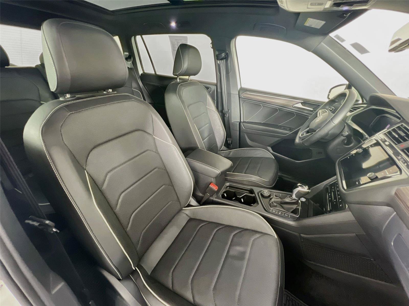 Used 2024 Volkswagen Tiguan SEL R-Line AWD/4WD image 28