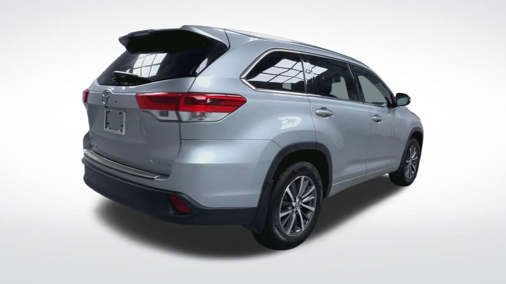 Used 2018 Toyota Highlander XLE AWD/4WD image 26