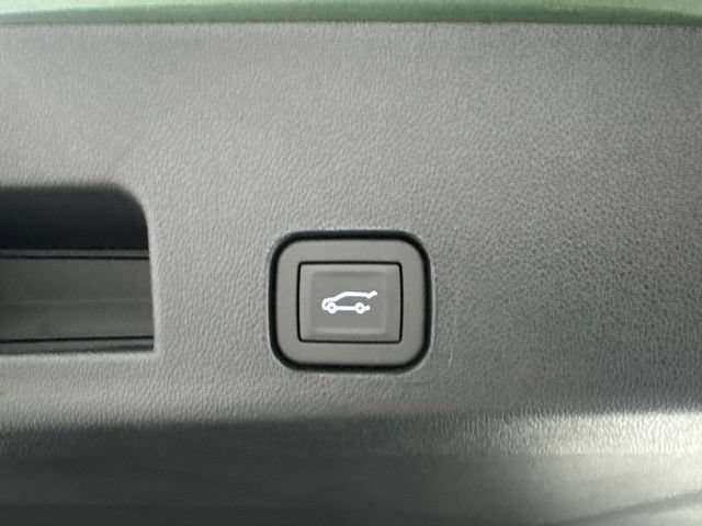 New 2027 Chevrolet Traverse RS w/ LPO, Floor Liner Package AWD/4WD image 32