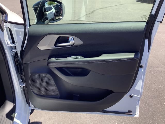 New 2027 Chrysler Pacifica Limited FWD image 39