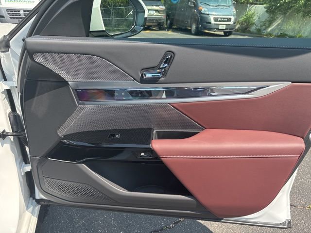 Used 2025 BMW 740i xDrive image 12