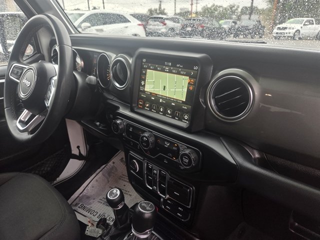 Used 2023 Jeep Wrangler Unlimited Sahara AWD/4WD image 6