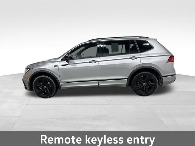 Certified 2023 Volkswagen Tiguan SE R-Line image 9