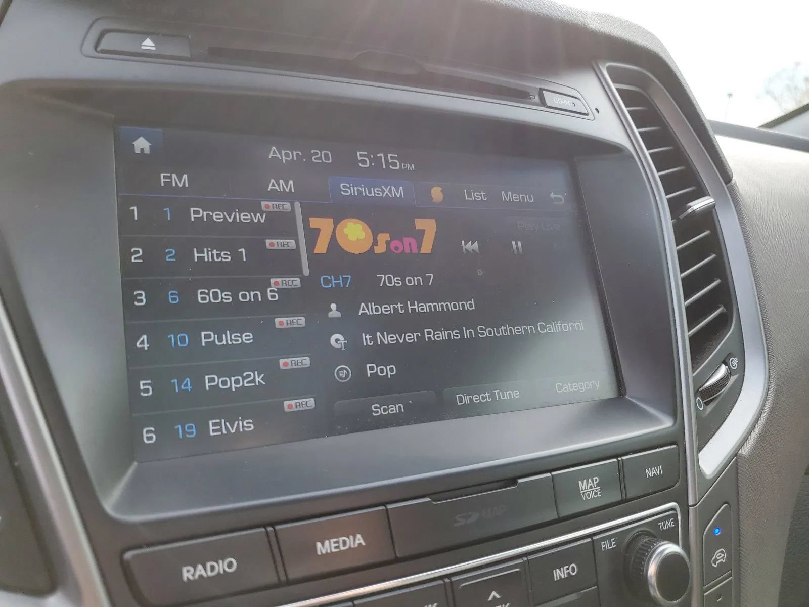 Used 2017 Hyundai Santa Fe FWD image 25