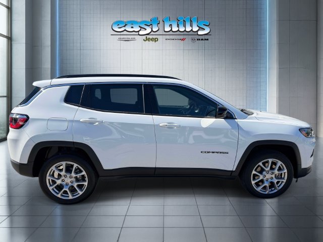 Certified 2023 Jeep Compass Latitude AWD/4WD image 2