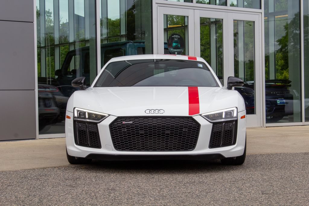 Used 2018 Audi R8 V10 w/ Premium Package RWD image 2
