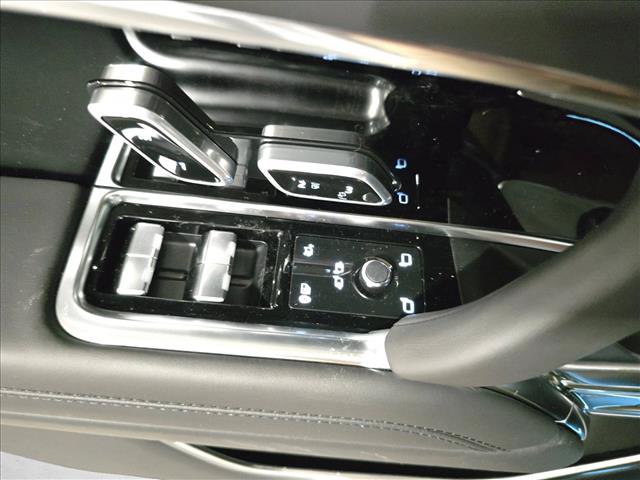New 2026 Land Rover Range Rover Autobiography AWD/4WD image 28