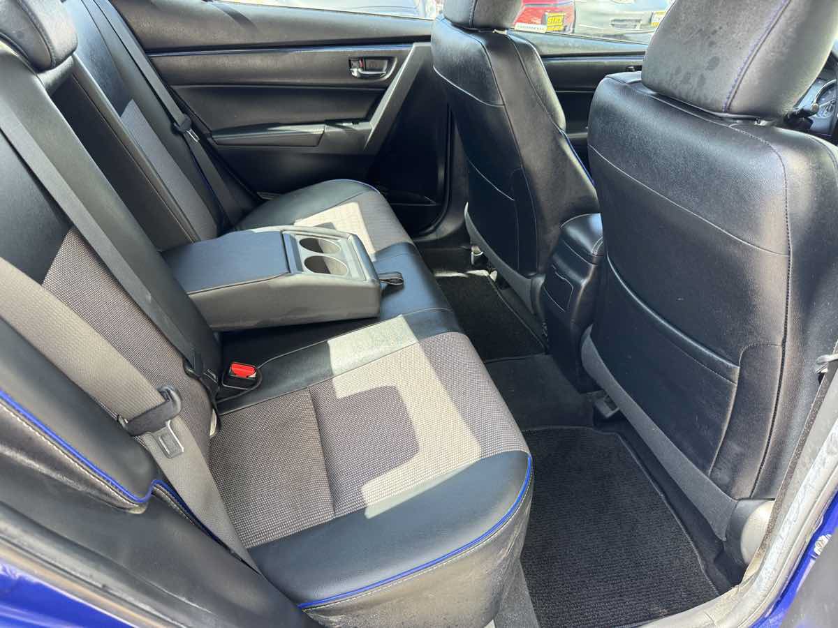 Used 2017 Toyota Corolla SE FWD image 17