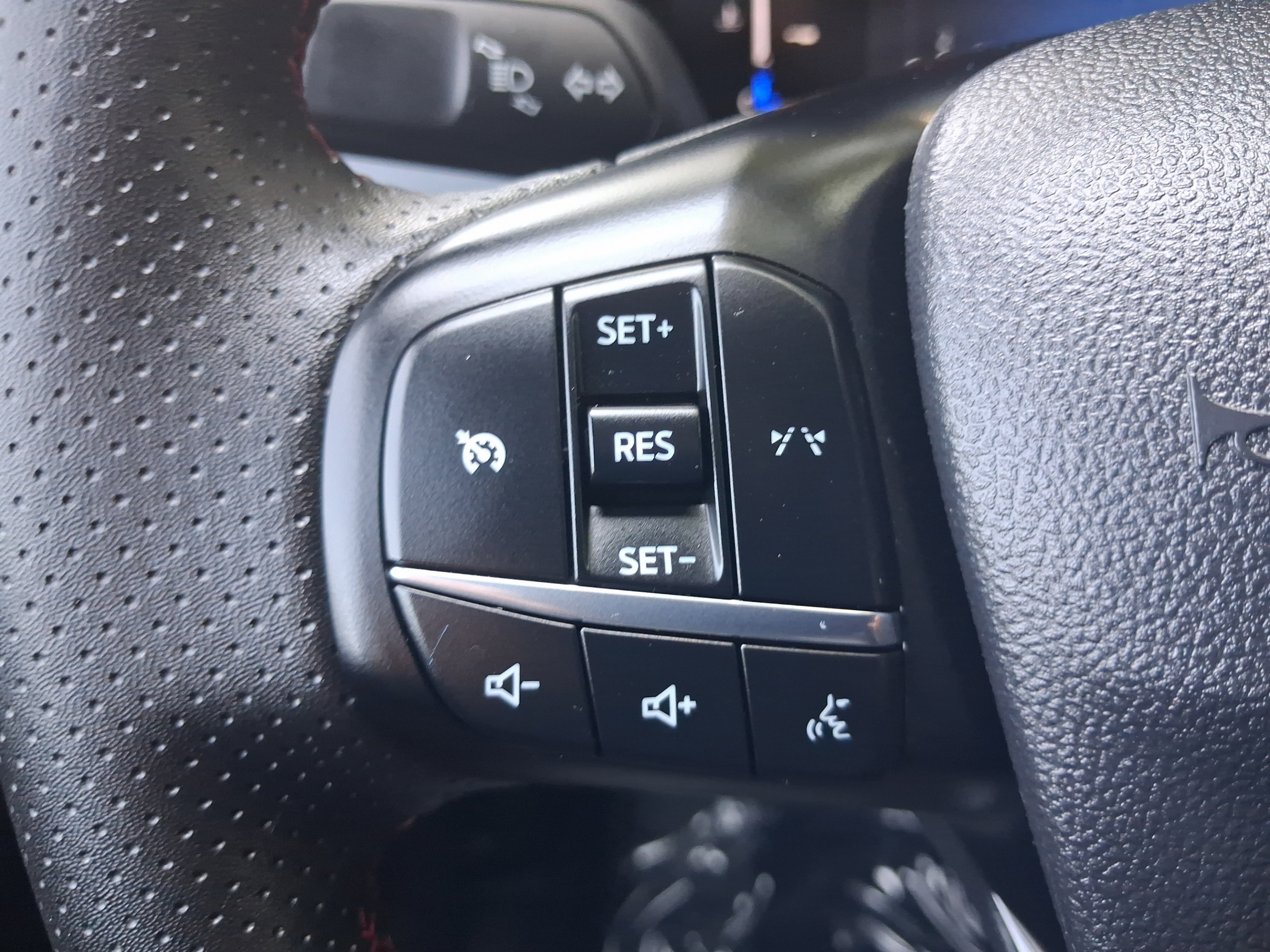 Used 2025 Ford Escape ST-Line FWD image 24