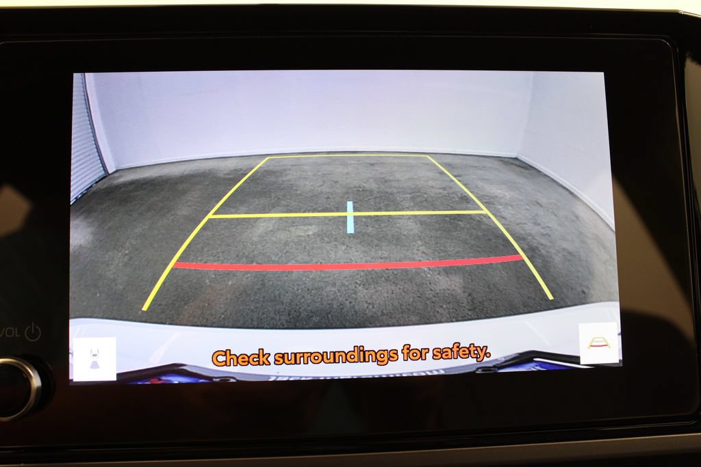 Used 2025 Toyota Camry SE FWD image 12