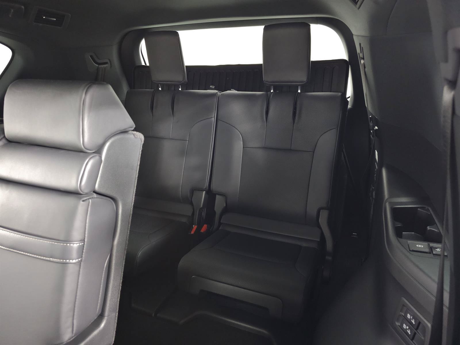 Certified 2025 Lexus LX 600 4WD w/ Interior Upgrade Package image 37