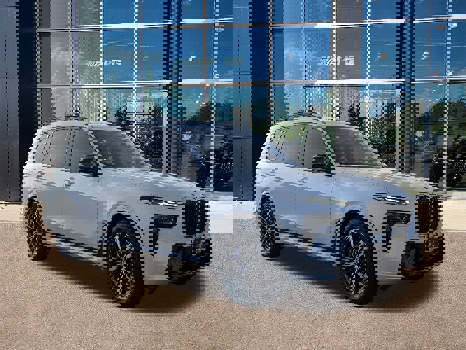 Used 2024 BMW X7 M60i w/ Executive Package image 3