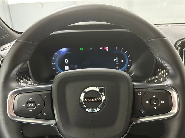 Used 2025 Volvo XC40 B5 Plus AWD/4WD image 13