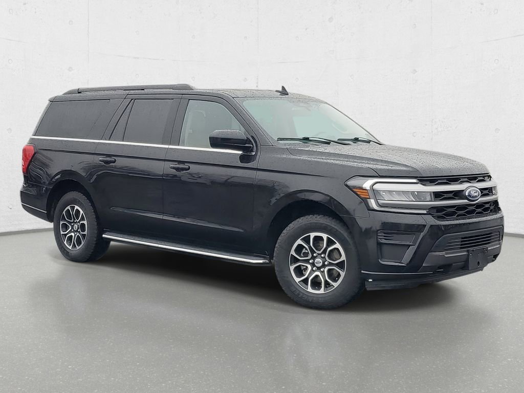 Used 2023 Ford Expedition Max XLT image 2