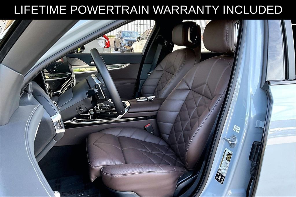 Used 2025 BMW 740i xDrive AWD/4WD image 31
