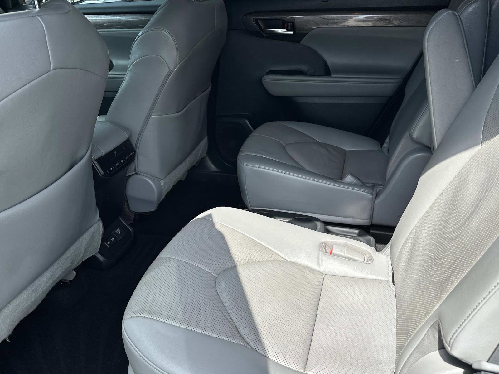 Used 2023 Toyota Highlander Limited image 21