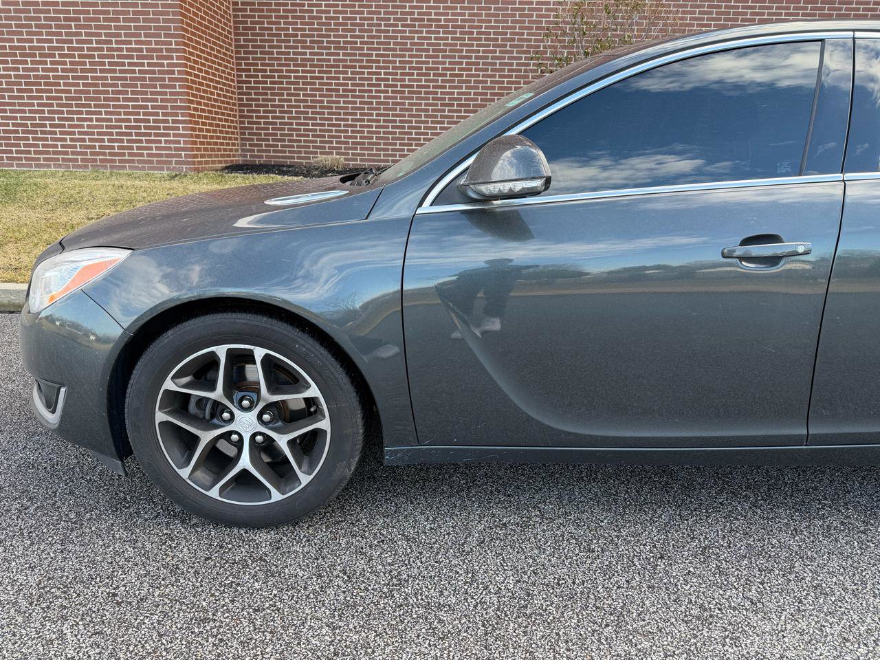 Used 2017 Buick Regal Sport Touring image 5