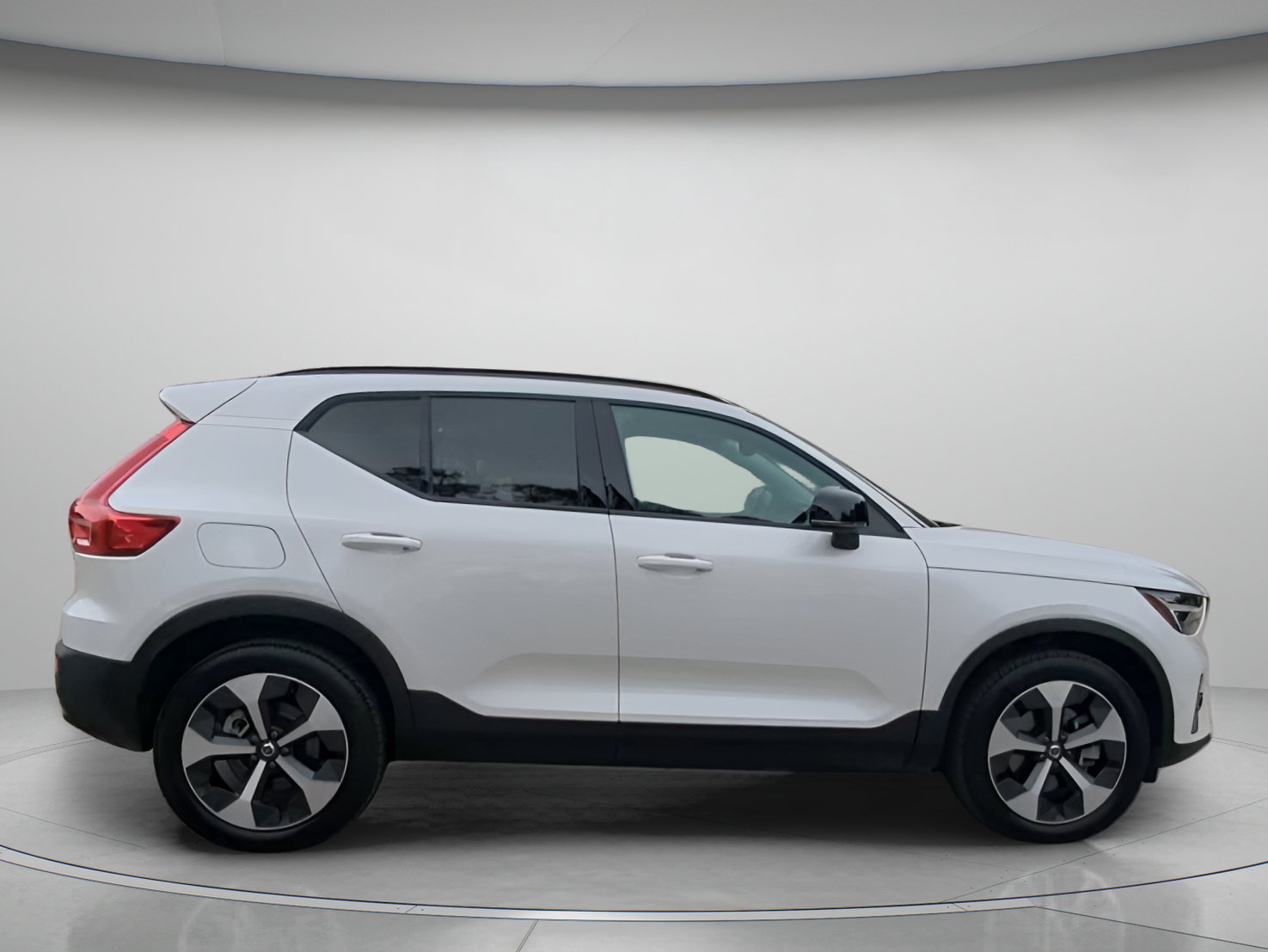 Used 2026 Volvo XC40 B5 Plus AWD/4WD image 32