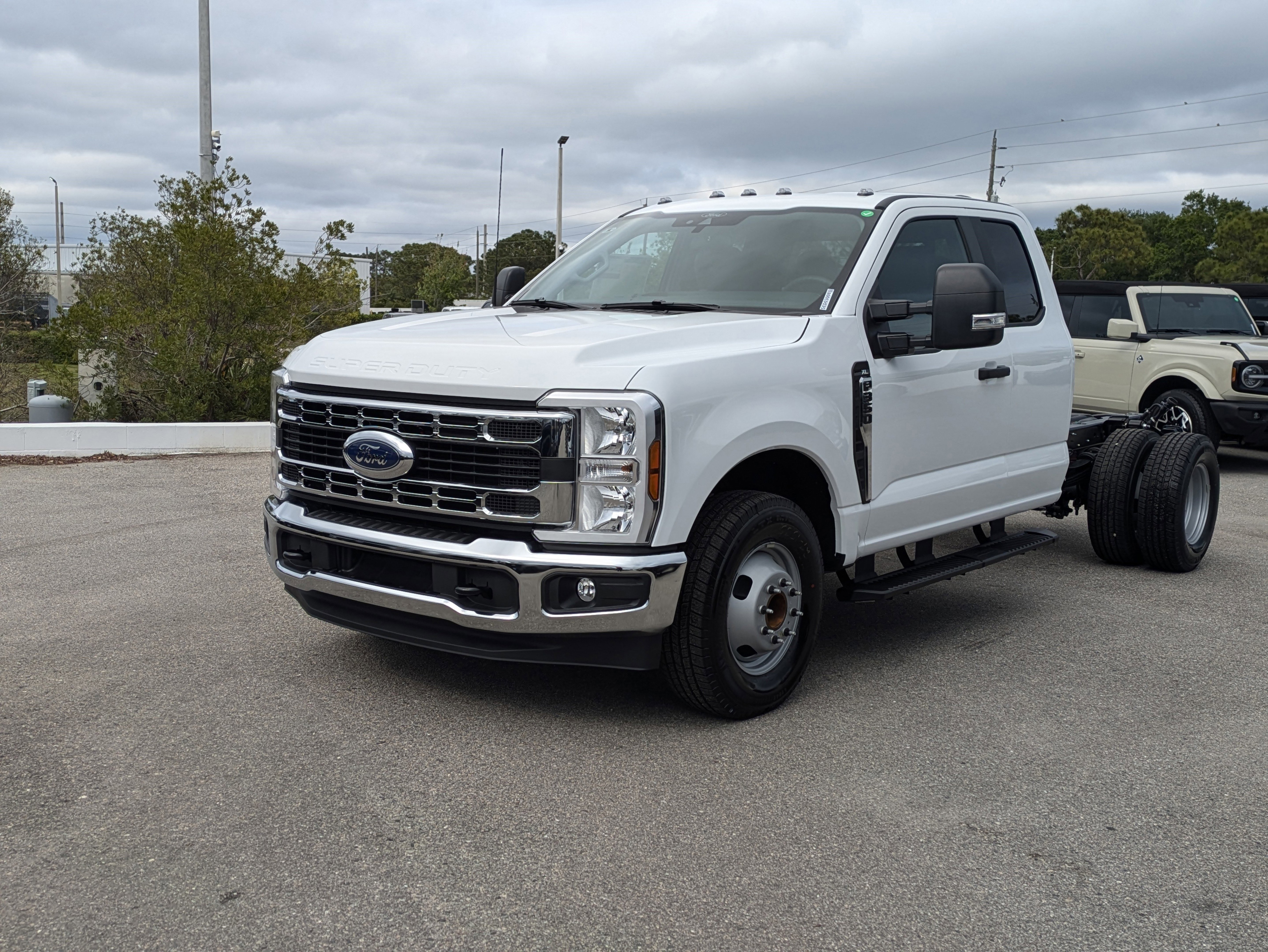 New 2025 Ford F350 XL w/ XL Chrome Package image 8