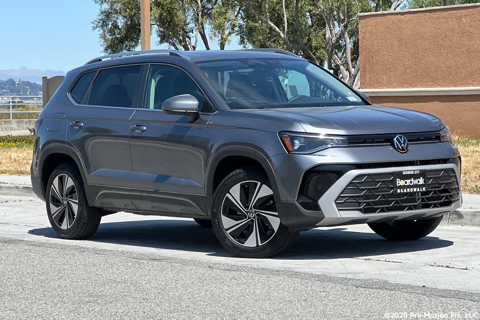 New 2025 Volkswagen Taos SE