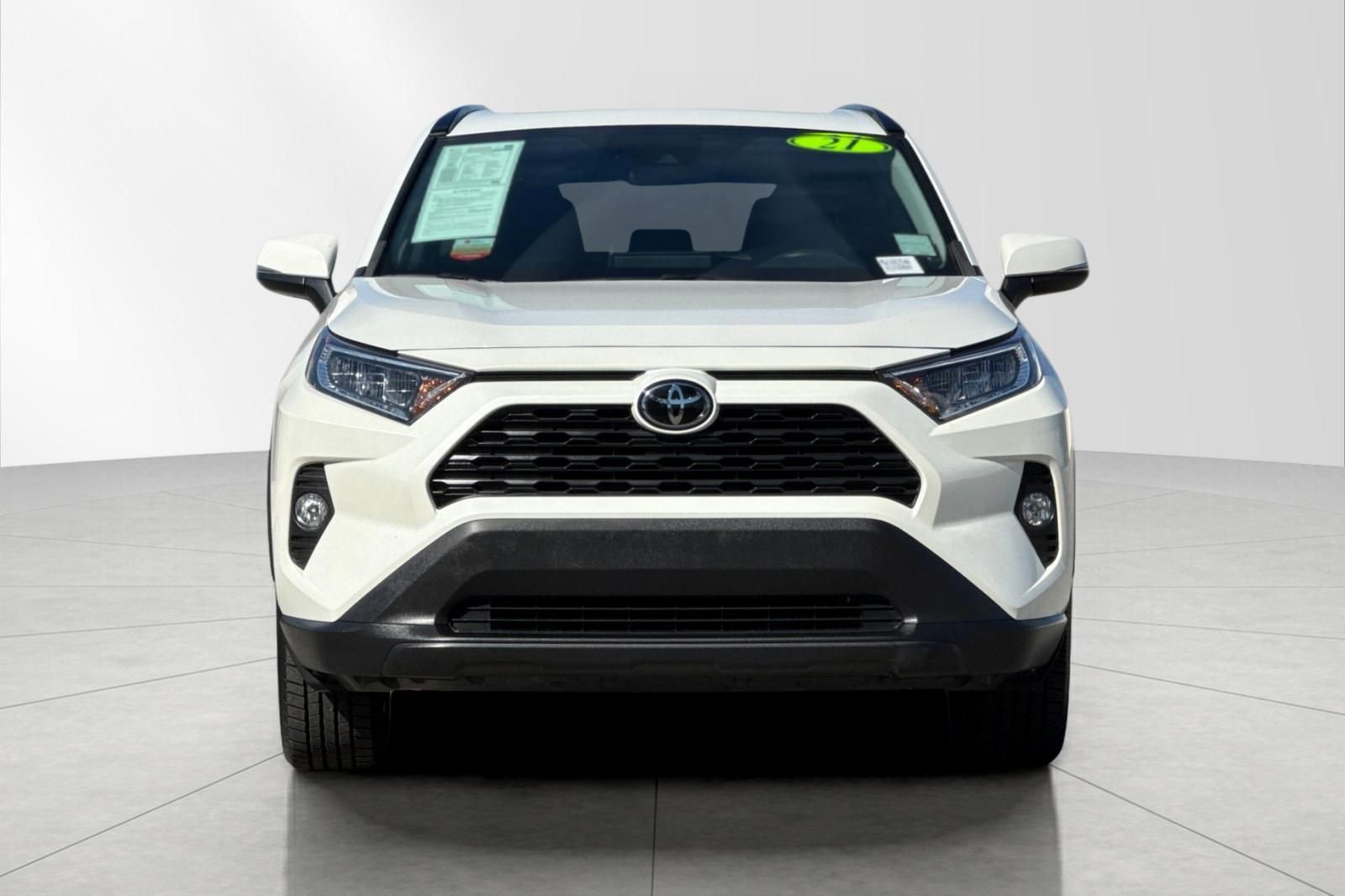 Used 2021 Toyota RAV4 XLE Premium image 9