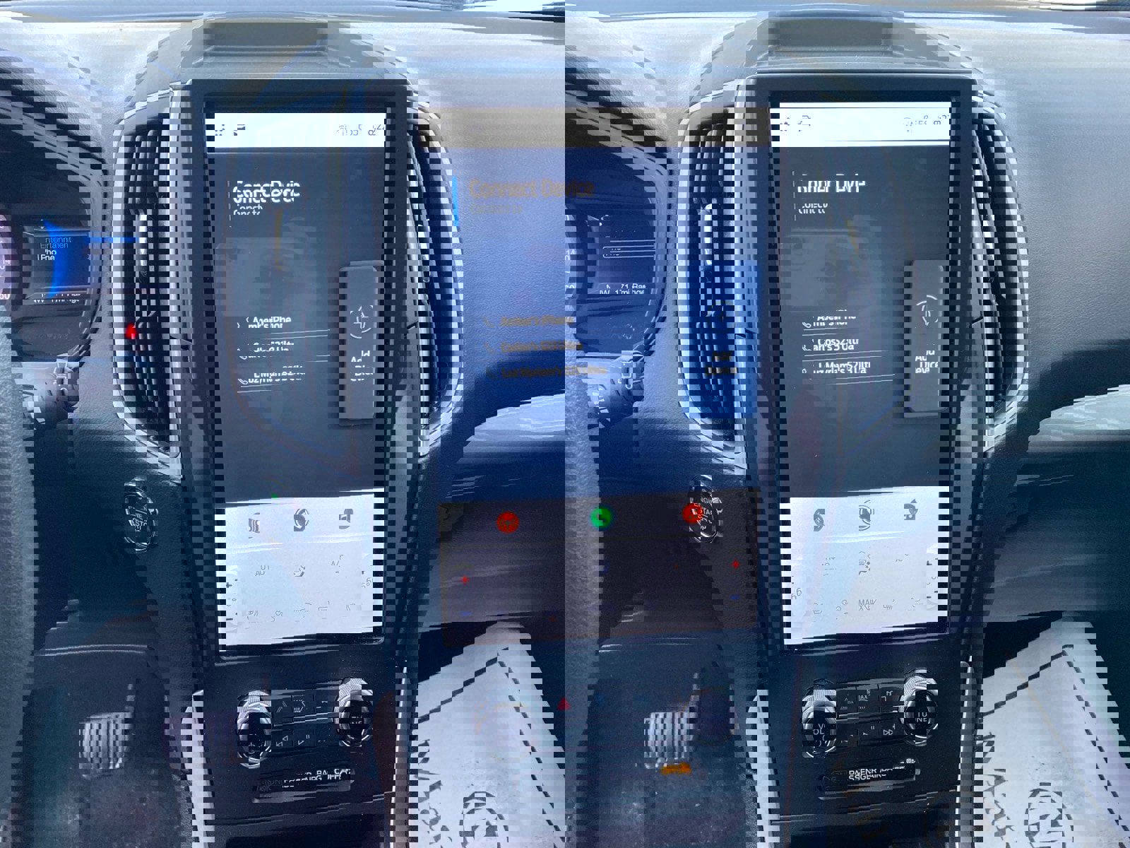 Used 2024 Ford Edge SEL w/ Convenience Package image 11