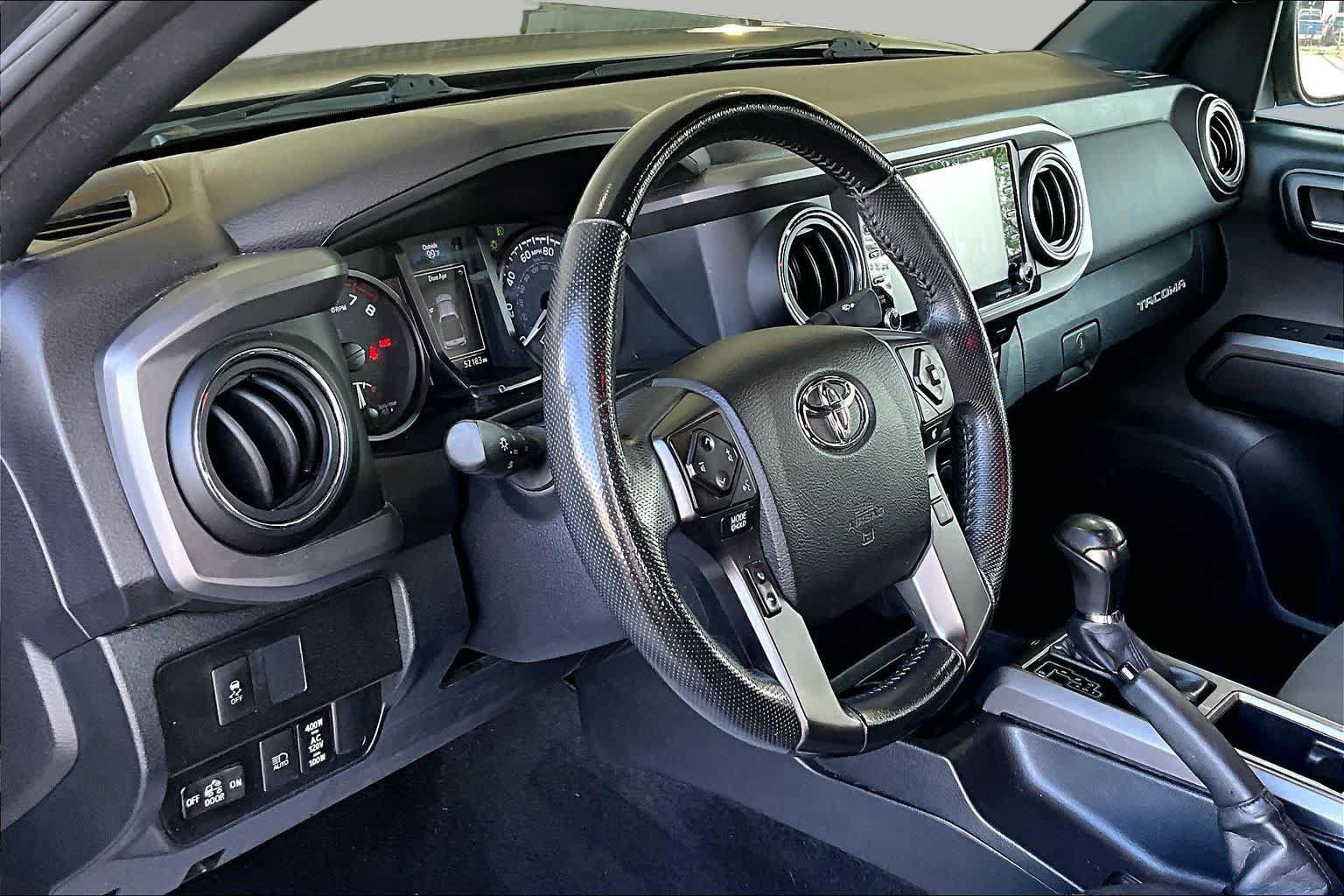 Used 2021 Toyota Tacoma TRD Off-Road w/ Technology Package AWD/4WD image 17