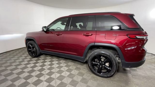 Used 2023 Jeep Grand Cherokee Altitude AWD/4WD image 8