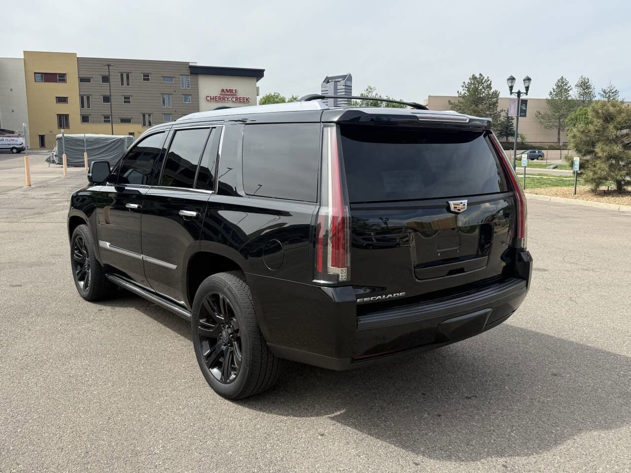 Used 2016 Cadillac Escalade Premium AWD/4WD image 11
