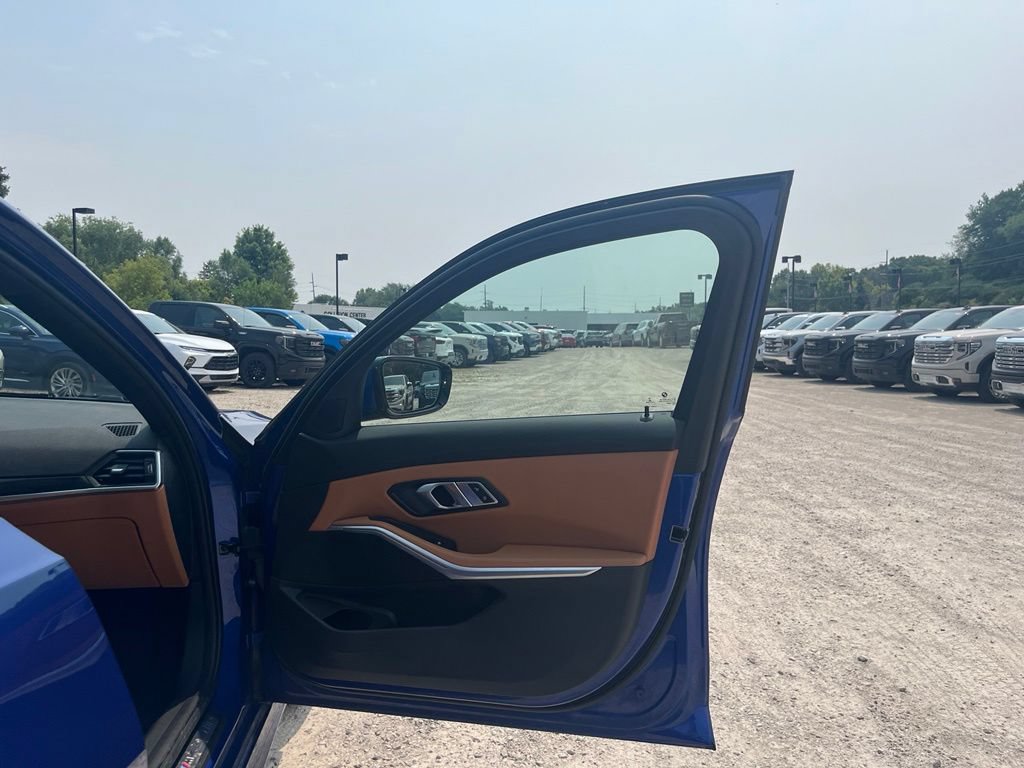 Used 2022 BMW 330i xDrive Sedan w/ M Sport Package AWD/4WD image 32