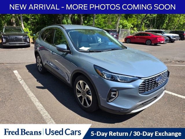 Used 2023 Ford Escape Platinum w/ Premium Technology Package FWD image 1