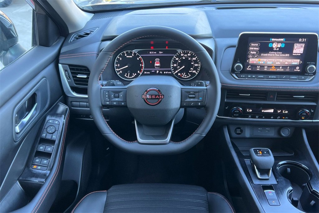 Used 2025 Nissan Rogue SV image 16