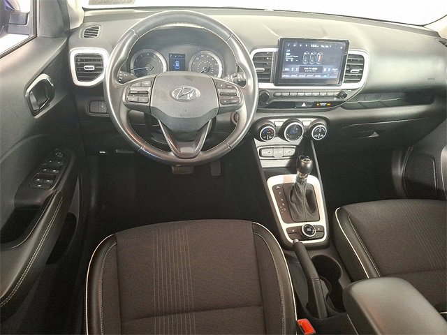 Used 2022 Hyundai Venue Limited image 2