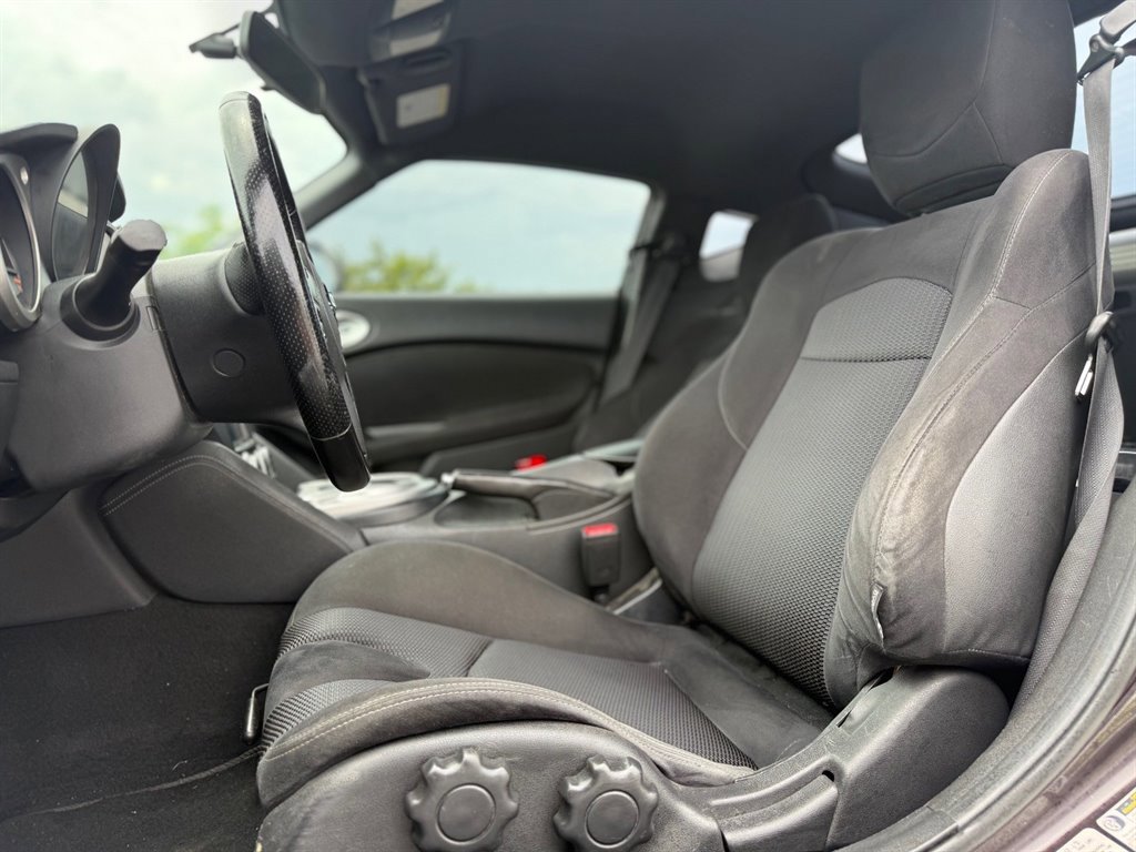 Used 2017 Nissan 370Z Sport image 17