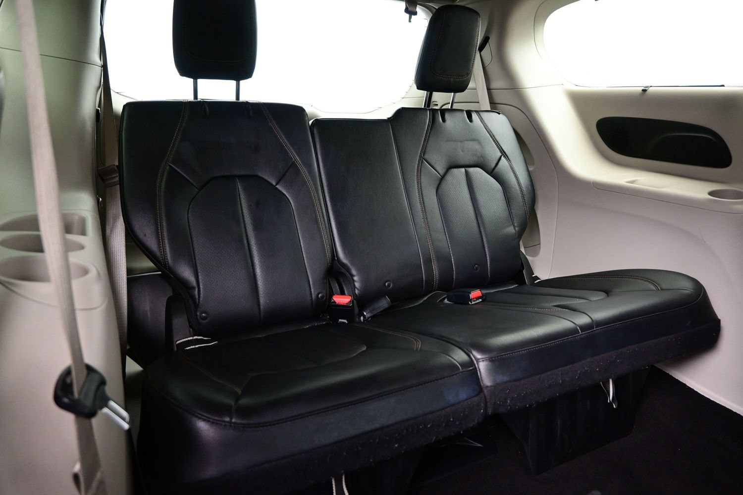 Used 2018 Chrysler Pacifica Touring-L Plus FWD image 16