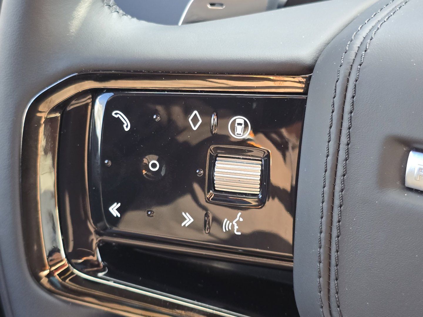 Certified 2024 Land Rover Range Rover Sport Dynamic SE image 26