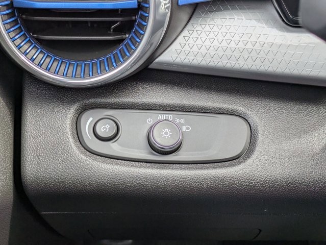 Used 2025 Chevrolet Trax LT image 17