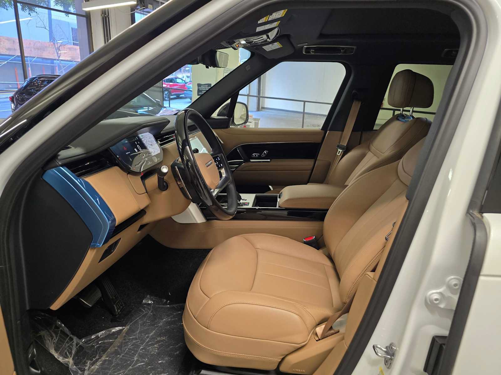 New 2025 Land Rover Range Rover Long Wheelbase SE AWD/4WD image 21