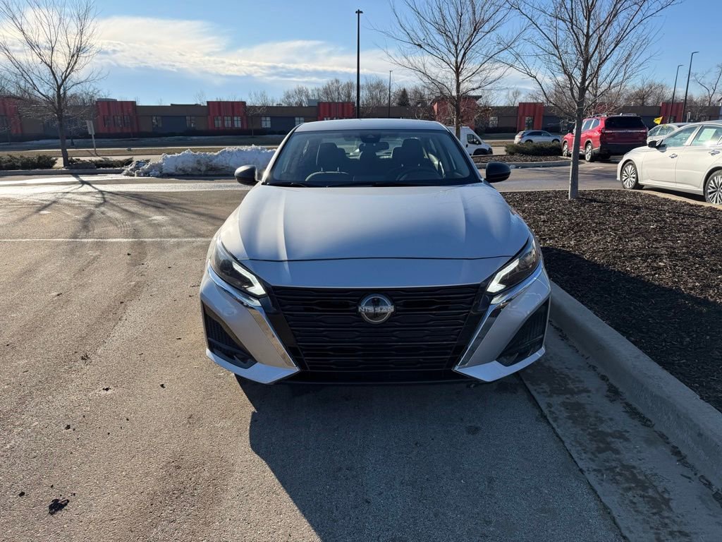 Used 2024 Nissan Altima 2.5 SV image 2