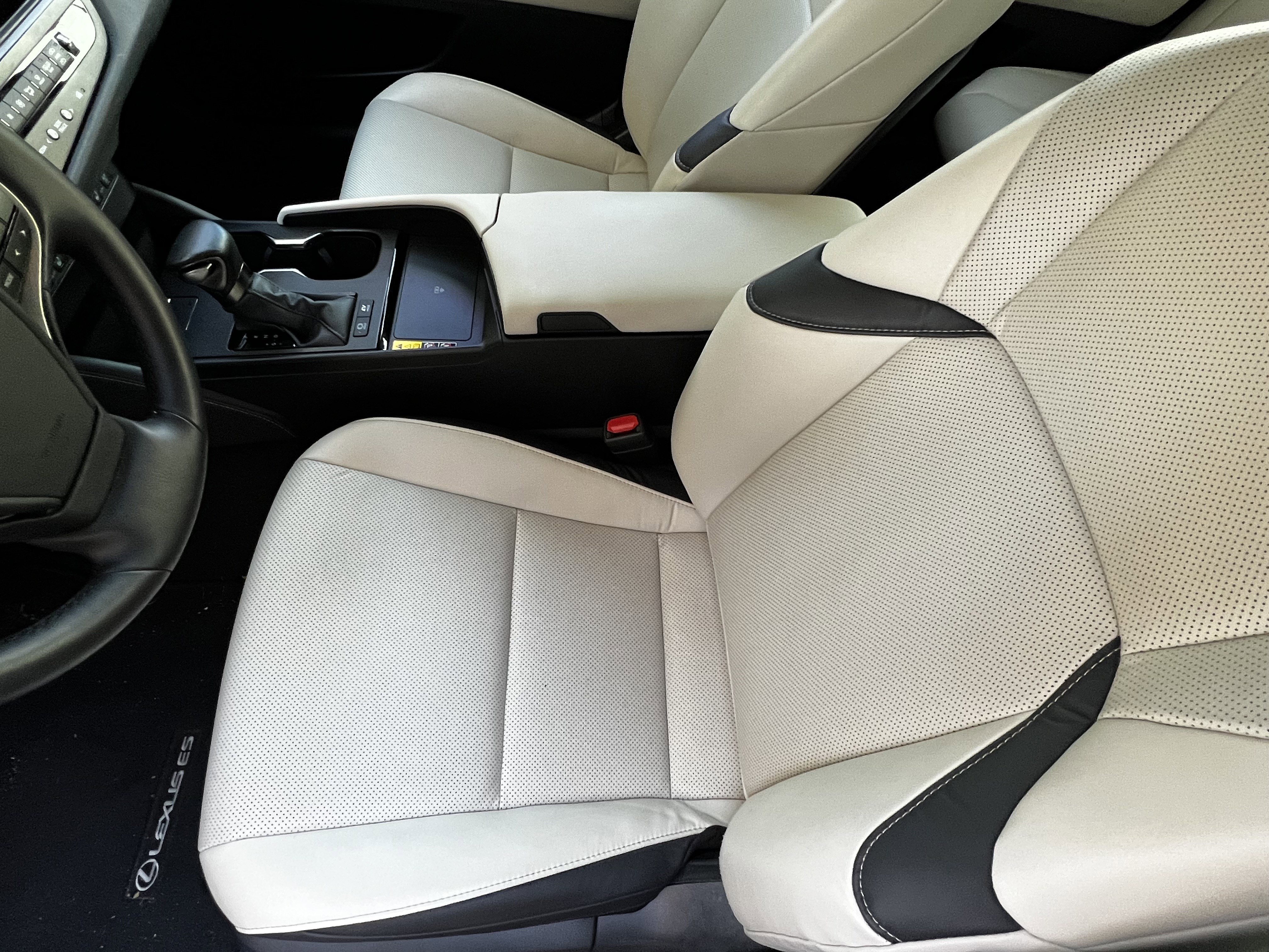 Certified 2025 Lexus ES 300h w/ Premium Package image 15