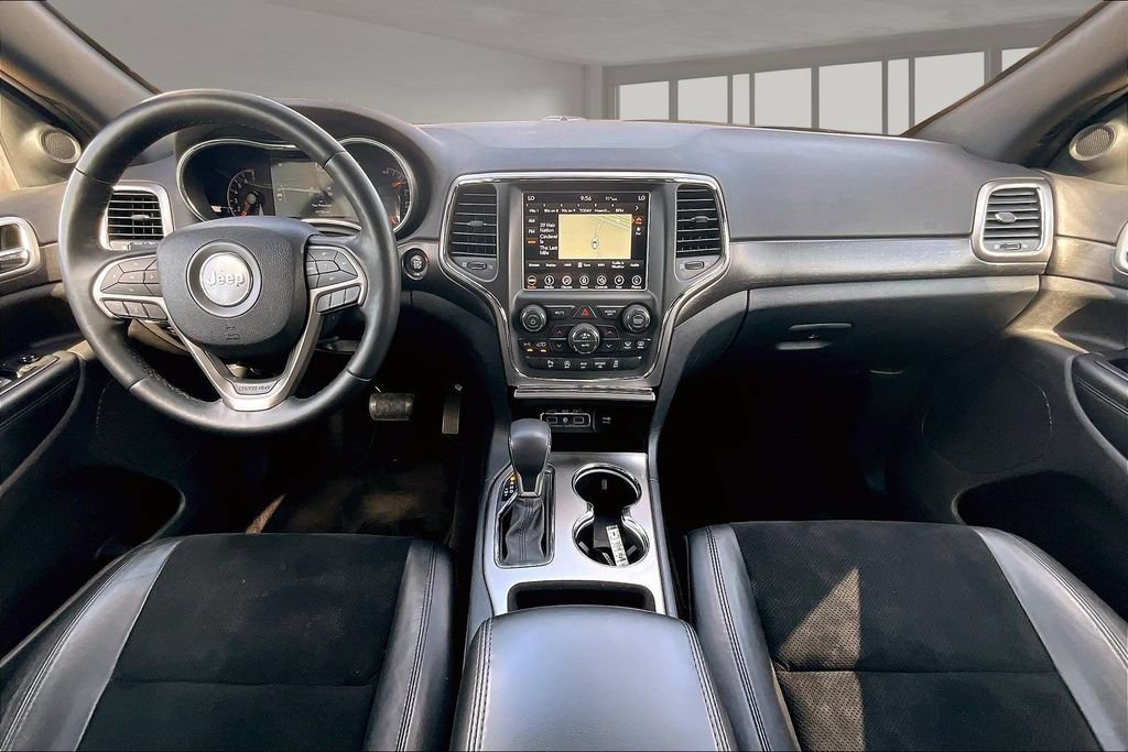 Used 2018 Jeep Grand Cherokee Altitude RWD image 14