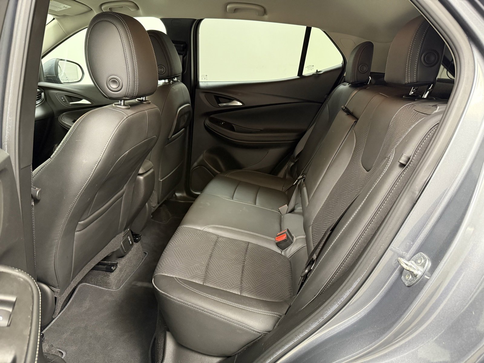 Used 2022 Buick Encore GX Essence image 17