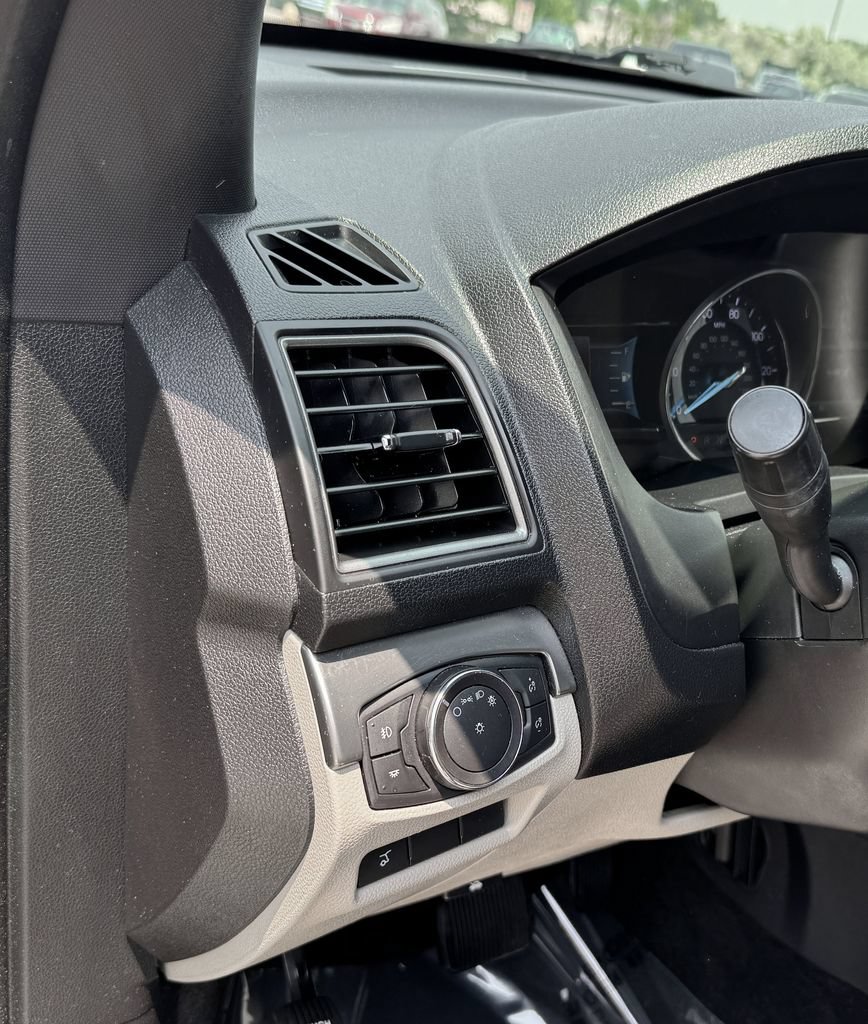 Used 2018 Ford Explorer XLT w/ Equipment Group 202A AWD/4WD image 15