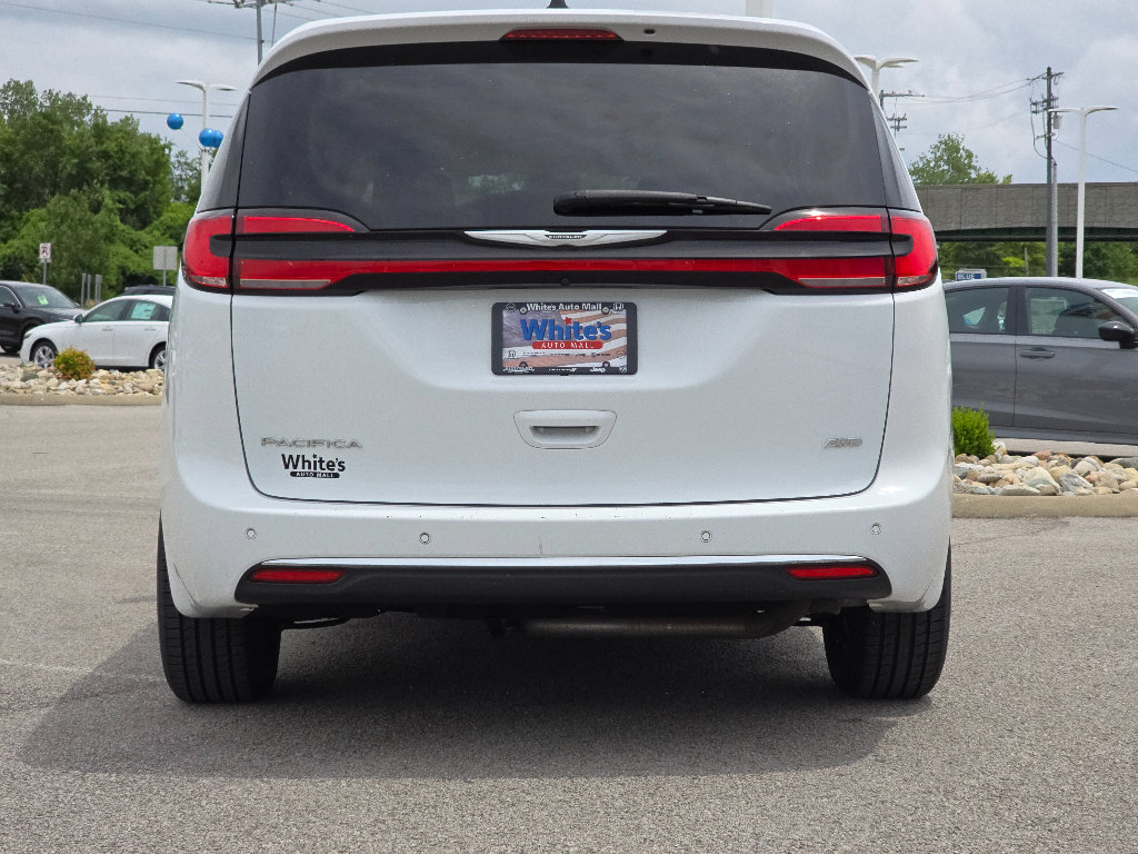 Used 2023 Chrysler Pacifica Touring-L AWD/4WD image 9