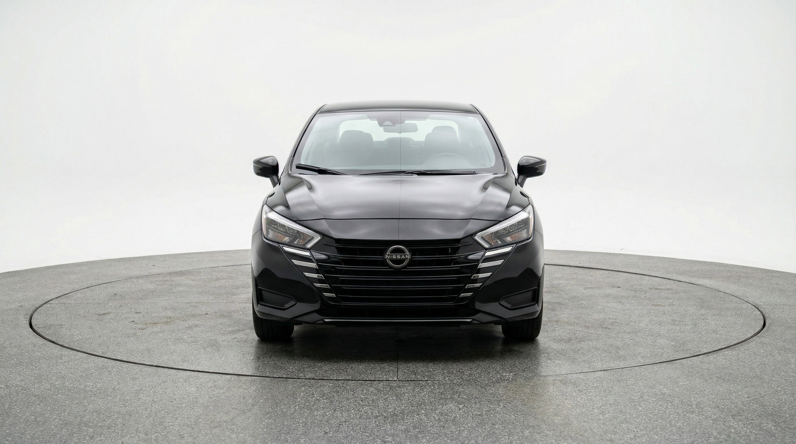 Used 2025 Nissan Versa SV image 2