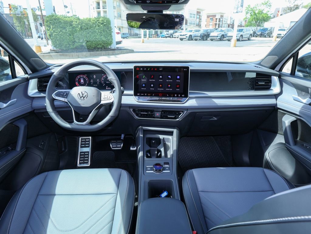 New 2026 Volkswagen Tiguan SE R-Line FWD image 17